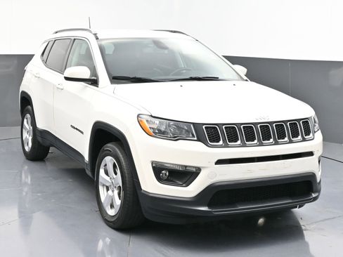 Used 2020 Jeep Compass Latitude w/ Cold Weather Group image 2
