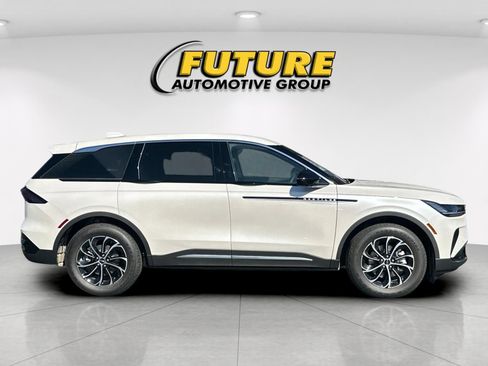 New 2026 Lincoln Nautilus Premier AWD/4WD image 2