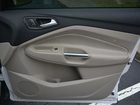 Used 2017 Ford Escape SE w/ SE Leather Comfort Package image 16