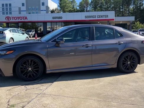 Used 2023 Toyota Camry SE image 3