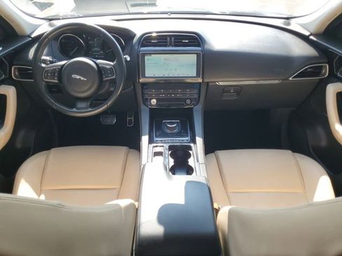 Used 2019 Jaguar F-PACE Premium image 14