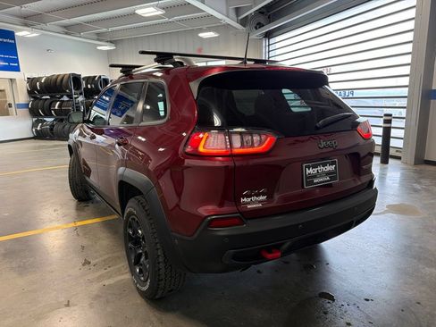 Used 2021 Jeep Cherokee Trailhawk w/ Technology Group AWD/4WD image 7