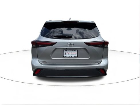 Used 2024 Toyota Highlander Limited image 4