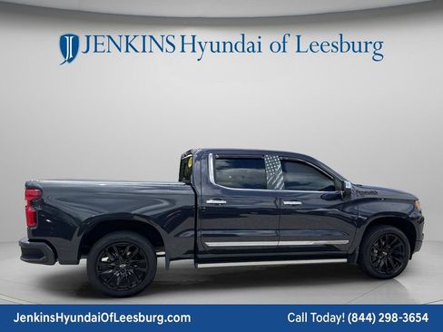 Used 2022 Chevrolet Silverado 1500 High Country w/ High Country Premium Package AWD/4WD image 4