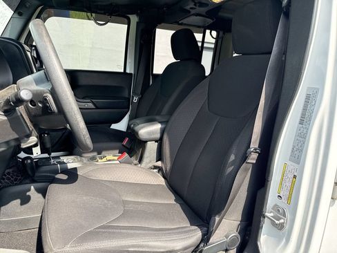 Used 2018 Jeep Wrangler Unlimited Sport AWD/4WD image 13