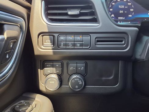 Used 2023 Chevrolet Tahoe Z71 w/ Luxury Package AWD/4WD image 25