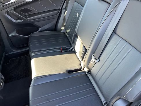 Used 2022 Volkswagen Tiguan SE image 19