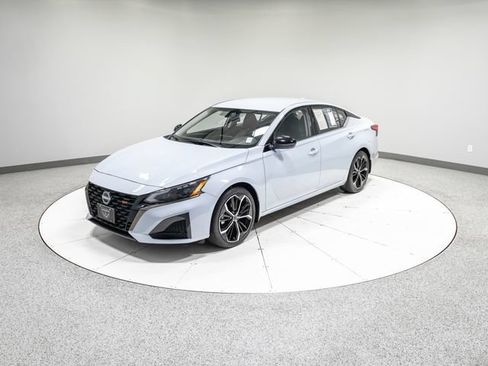 Used 2023 Nissan Altima 2.5 SR FWD image 32