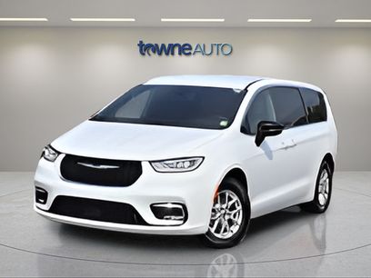 Used 2025 Chrysler Pacifica Select