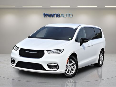 Used 2025 Chrysler Pacifica Select FWD image 1