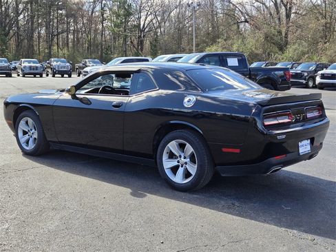 Used 2023 Dodge Challenger SXT image 5