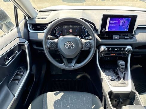 Used 2024 Toyota RAV4 XLE AWD/4WD image 31