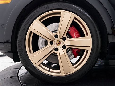 Used 2025 Porsche Cayenne GTS image 3