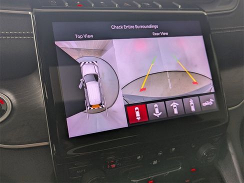 Used 2025 Jeep Grand Cherokee Limited w/ Luxury Tech Group II image 23