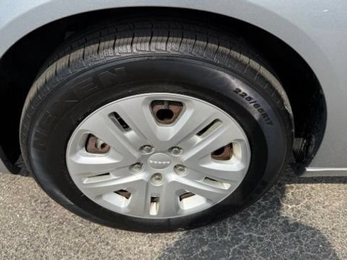 Used 2018 Dodge Grand Caravan SE w/ UConnect Hands-Free Group FWD image 10