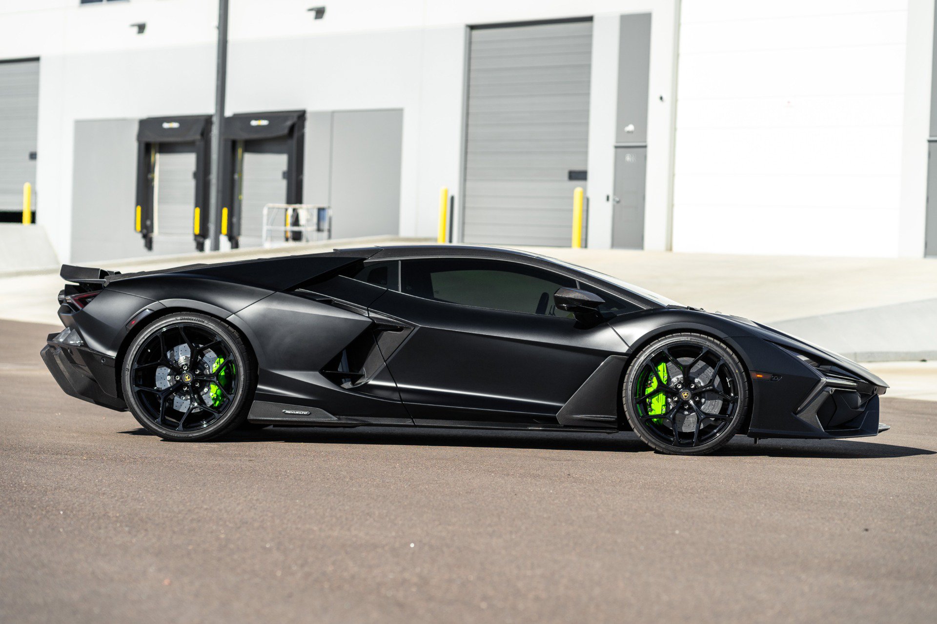 Used 2025 Lamborghini Revuelto AWD/4WD image 3