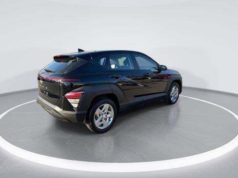 Certified 2024 Hyundai Kona SE image 8