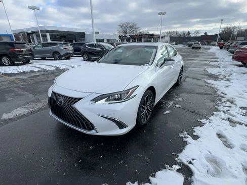 Used 2022 Lexus ES 300h w/ Premium Package image 4