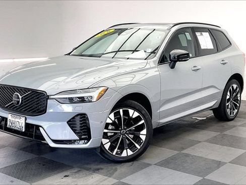 Used 2026 Volvo XC60 B5 Plus w/ Climate Package PRO AWD/4WD image 12