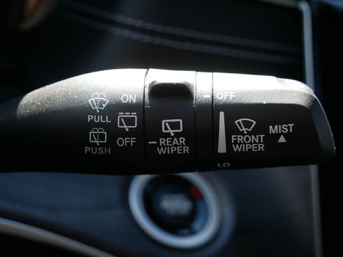 Used 2023 Jeep Grand Cherokee Limited w/ Black Appearance Package image 25