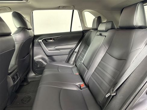 Used 2020 Toyota RAV4 XLE Premium image 21