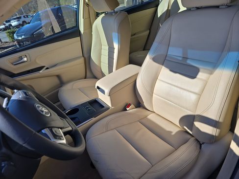 Used 2015 Toyota Camry XLE image 17