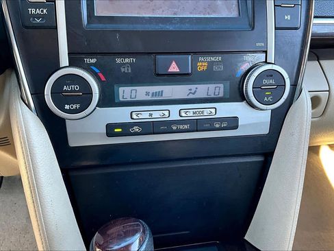 Used 2013 Toyota Camry L image 31