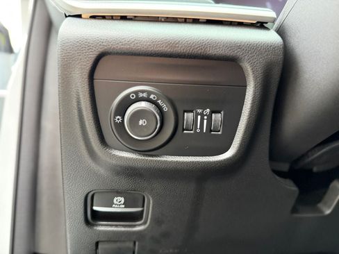 Used 2023 Jeep Grand Cherokee Limited AWD/4WD image 24