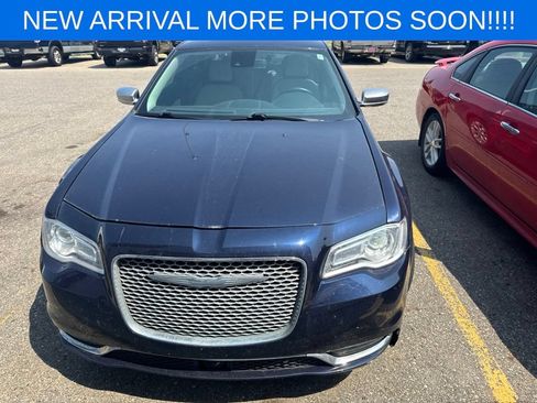 Used 2017 Chrysler 300 C Platinum w/ Safetytec Plus Group AWD/4WD image 2