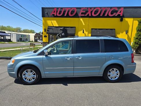Used 2008 Chrysler Town & Country Limited w/ Trailer Tow Group FWD image 22