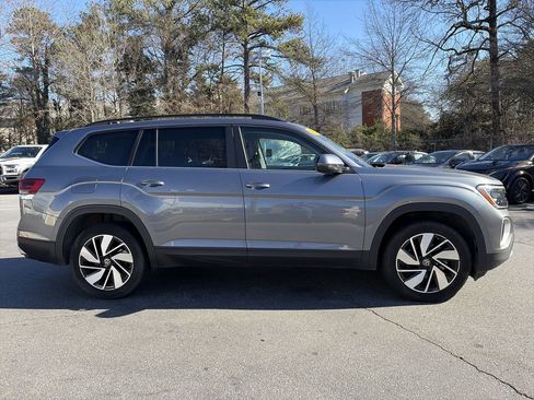 Used 2024 Volkswagen Atlas SE image 6
