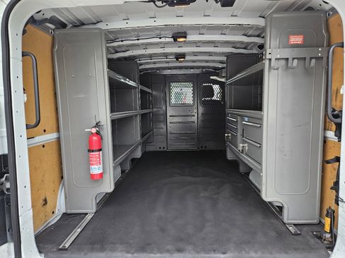 Used 2019 Nissan NV 2500 SV image 16