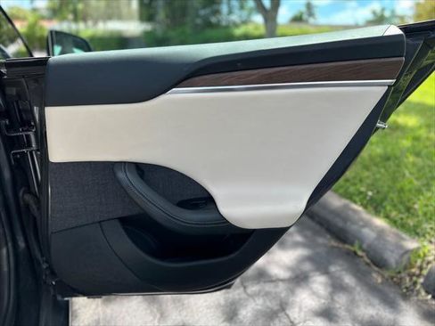 Used 2022 Tesla Model S AWD/4WD image 23