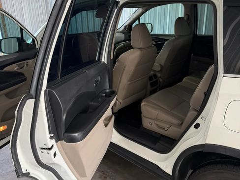 Used 2017 Honda Pilot Touring image 5