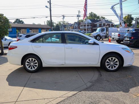 Used 2015 Toyota Camry LE FWD image 6