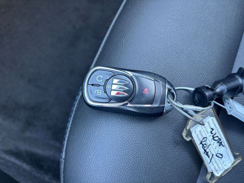 Used 2025 Buick Envista Sport Touring image 23