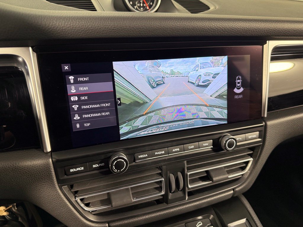 Certified 2021 Porsche Macan AWD/4WD image 30