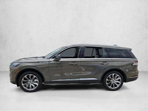 Used 2025 Lincoln Aviator Reserve AWD/4WD image 9