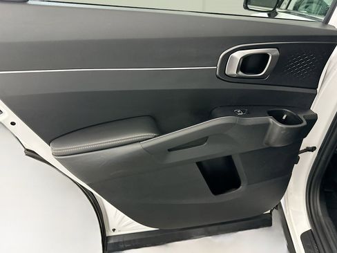 Used 2024 Kia Sorento S image 27