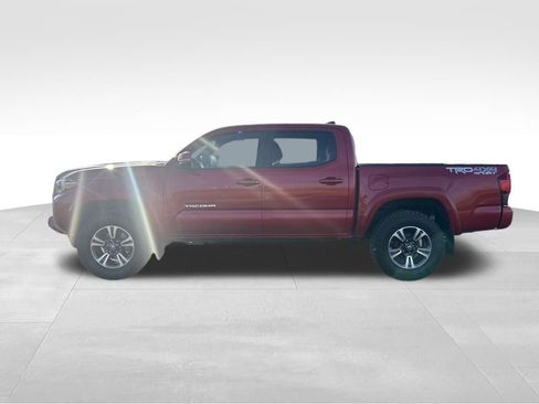 Certified 2019 Toyota Tacoma TRD Sport image 2