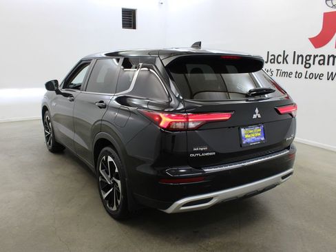 Used 2024 Mitsubishi Outlander SEL AWD/4WD image 3