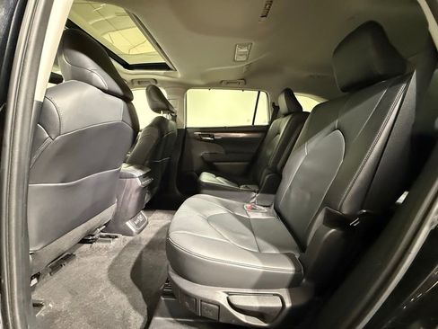 Used 2023 Toyota Highlander Limited image 20