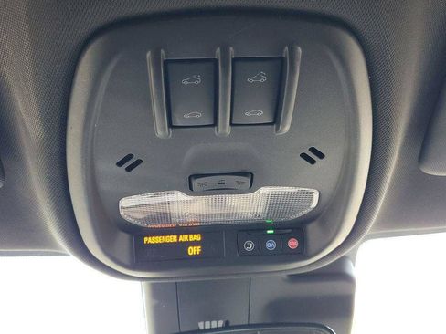 Used 2024 Chevrolet Trax RS w/ Sunroof Package FWD image 20