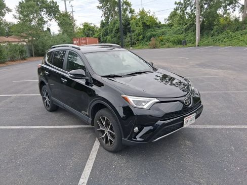 Used 2017 Toyota RAV4 SE w/ Power Special Value Package AWD/4WD image 6