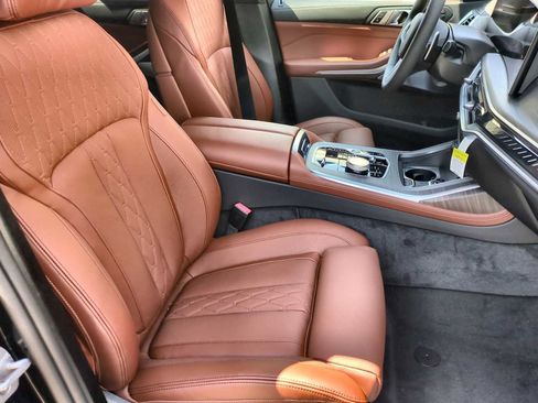 New 2026 BMW X7 M60i image 24