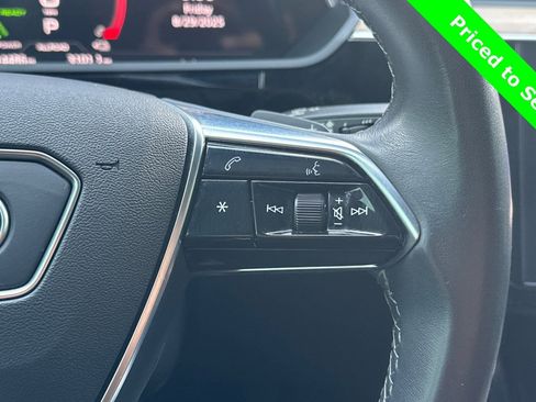 Used 2024 Audi Q8 e-tron Premium image 32