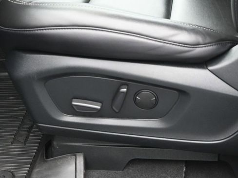 Certified 2022 Ford Explorer XLT w/ Equipment Group 202A image 10