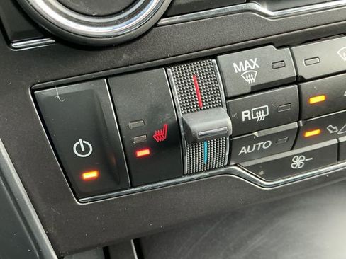 Used 2019 Ford Explorer XLT w/ Equipment Group 202A image 18