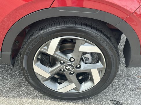 Used 2025 Hyundai Venue SEL FWD image 18