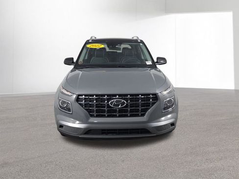 Used 2022 Hyundai Venue Limited image 16